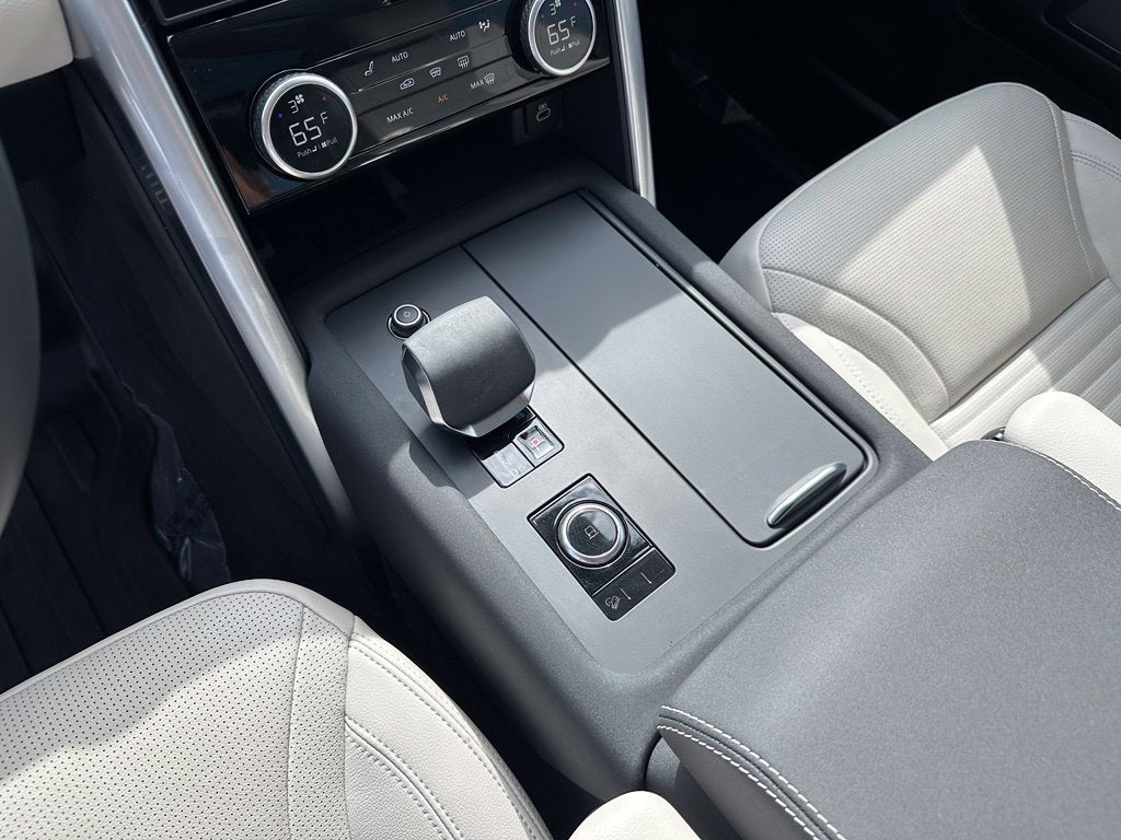 2025 Land Rover Discovery Dynamic SE