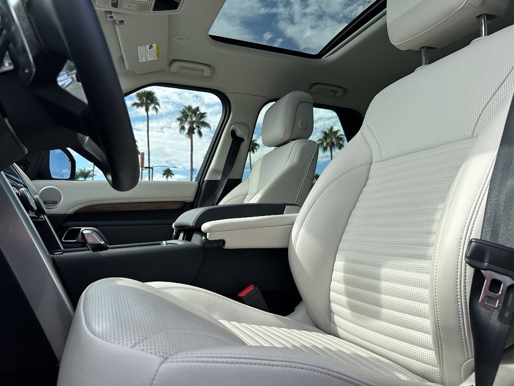 2025 Land Rover Discovery Dynamic SE