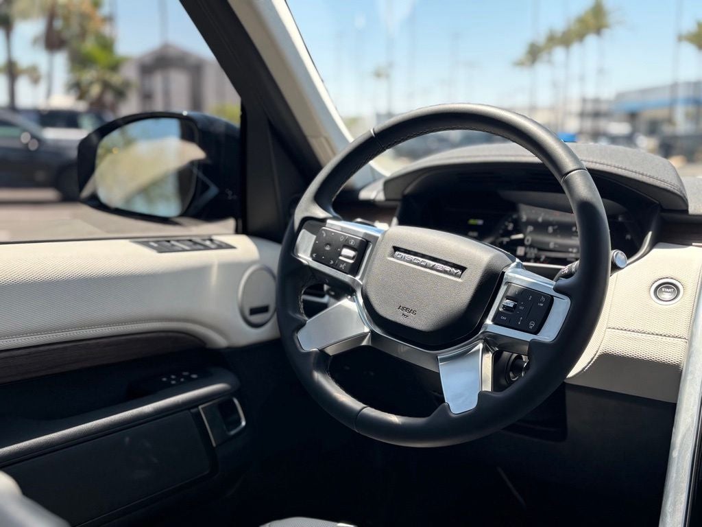 2025 Land Rover Discovery Dynamic SE