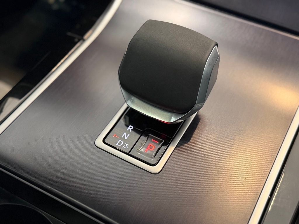2026 Land Rover Range Rover Velar Dynamic SE