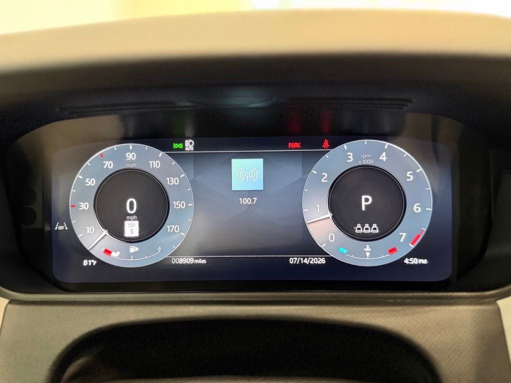 2026 Land Rover Range Rover Velar Dynamic SE
