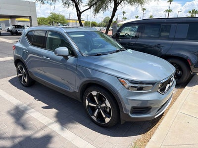2020 Volvo XC40 Momentum