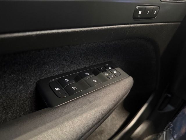 2025 Volvo XC40 B5 Core