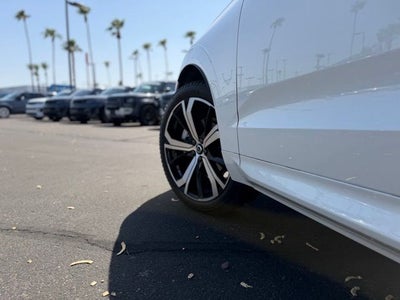 2025 Volvo XC60 B5 Ultra