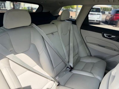 2025 Volvo XC60 B5 Ultra